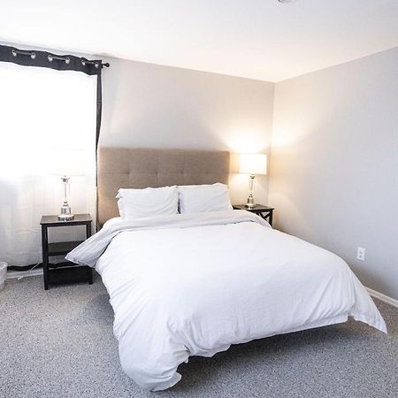 Cheerful Home With Free Parking And Wifi Рочестър Екстериор снимка