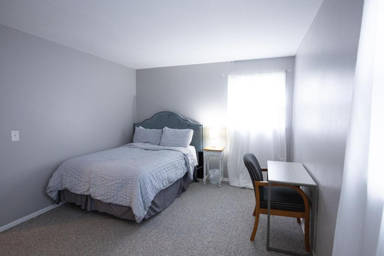 Cheerful Home With Free Parking And Wifi Рочестър Екстериор снимка