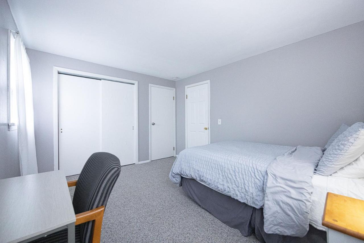 Cheerful Home With Free Parking And Wifi Рочестър Екстериор снимка