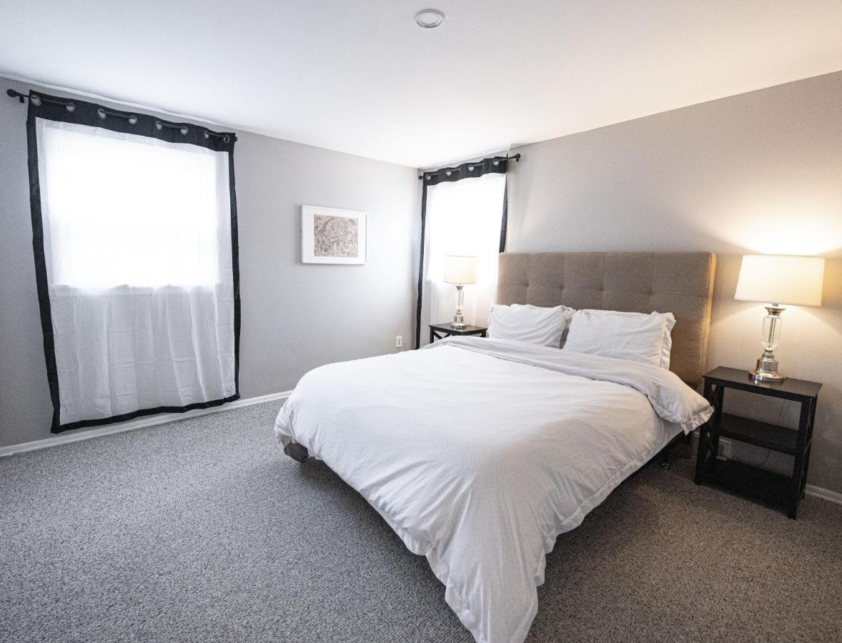 Cheerful Home With Free Parking And Wifi Рочестър Екстериор снимка