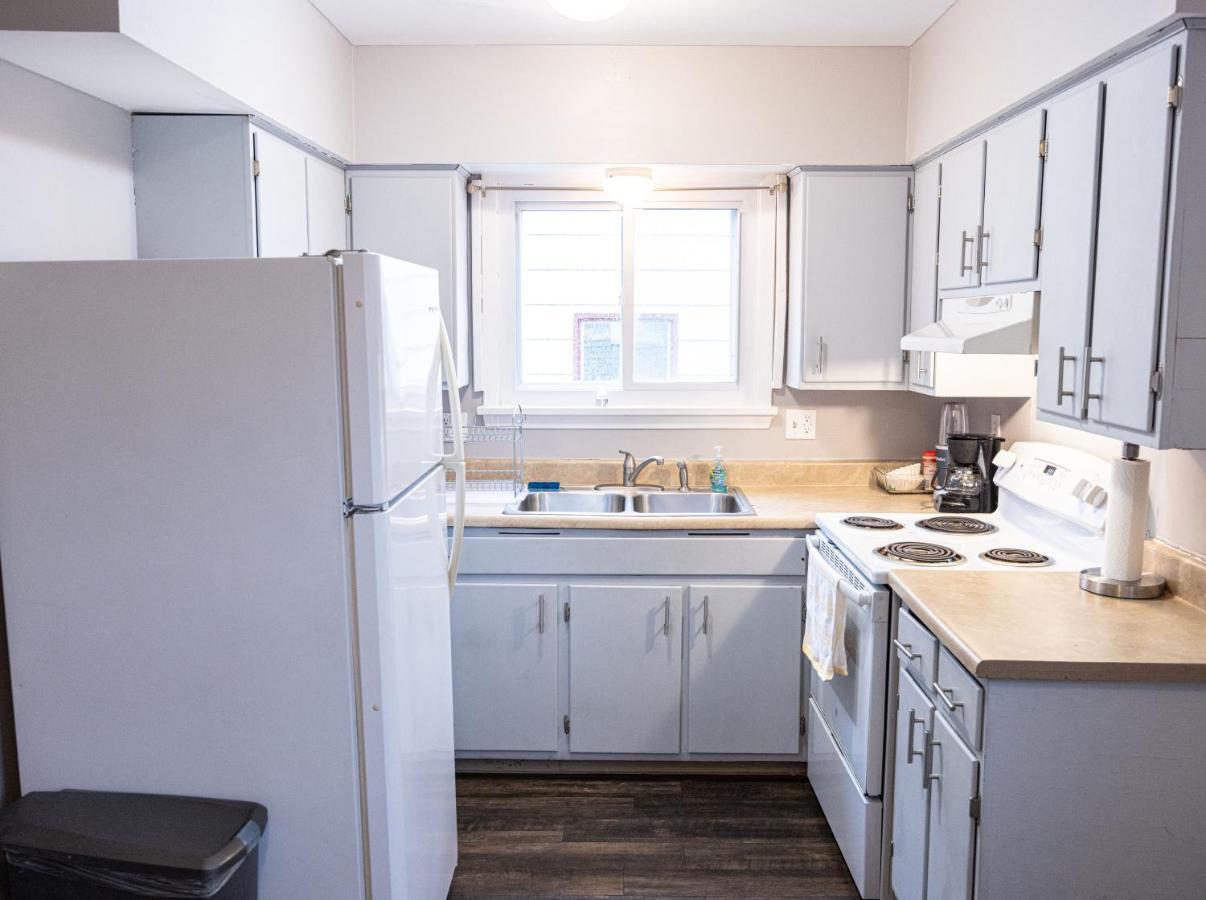 Cheerful Home With Free Parking And Wifi Рочестър Екстериор снимка