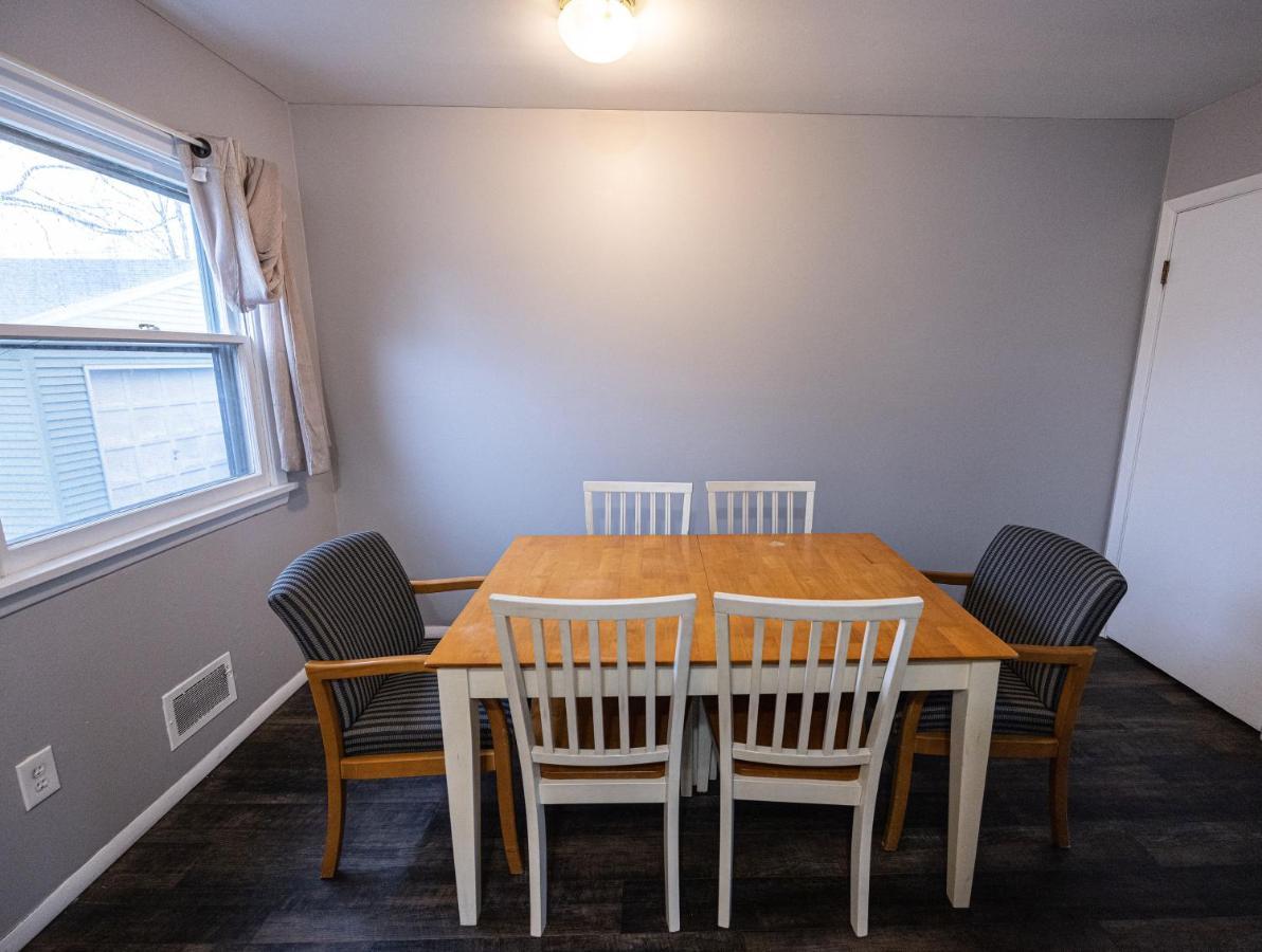 Cheerful Home With Free Parking And Wifi Рочестър Екстериор снимка